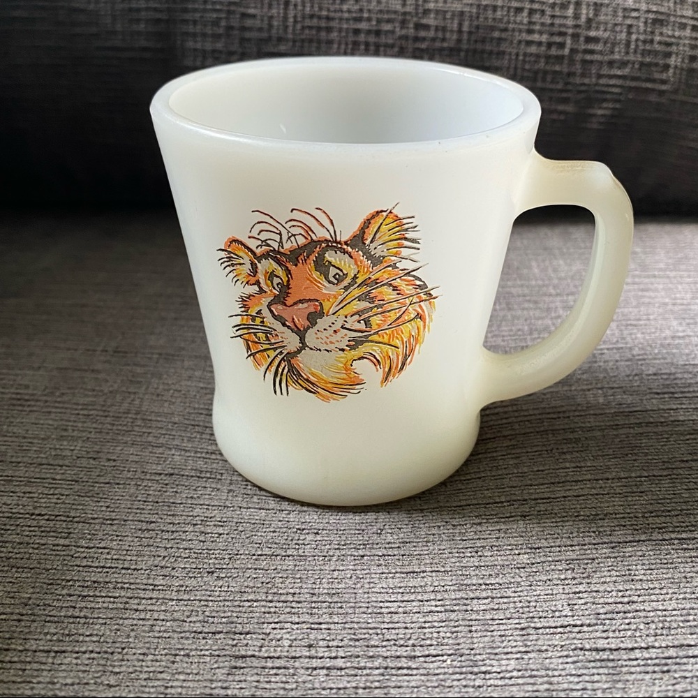 Vtg Esso Exxon Tiger Fire King milk glass mug